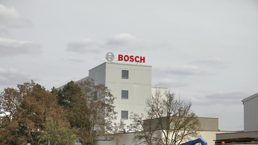 Auch wenn die Arbeitsplätze der Nürnberger Bosch-Mitarbeiter vorerst sicher sind - in Ansbach und Bamberg, den anderen fränkischen Werken des Konzerns, sollen Stellen gestrichen werden.