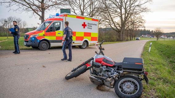 Wildunfall zwischen Hilpoltstein und Allersberg: Motorradfahrer verletzt, Reh muss getötet werden