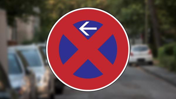 Absolutes Halteverbotsschild mit oberem Pfeil: Der Pfeil zeigt in Richtung der Fahrbahn und markiert den Beginn des absoluten Halteverbots.