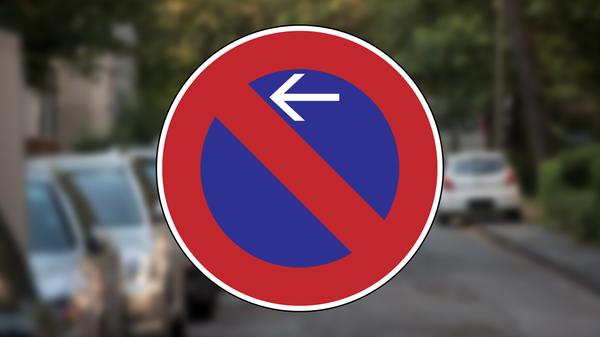 Eingeschränktes Haltverbotsschild mit oberem Pfeil: Der Pfeil zeigt in Richtung der Fahrbahn und markiert damit den Beginn eines eingeschränkten Haltverbots.