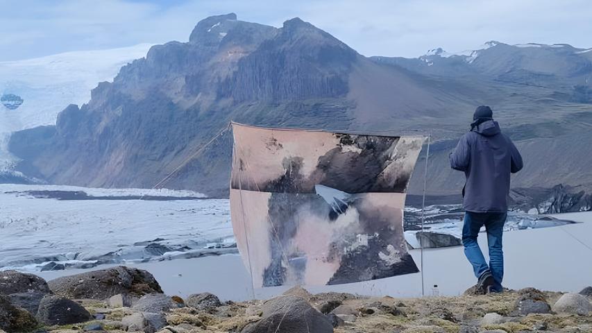 Der 35-jährige Künstler reist für seine Werke, etwa nach Island, und scheut keinen Zeitaufwand.