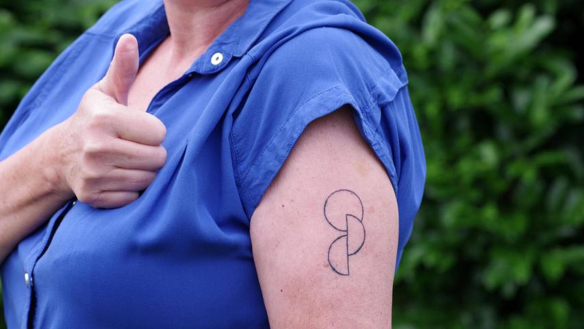 Mit einem Organspende-Tattoo trägt man eine Willenserklärung offen auf der Haut und regt Gespräche an. Mit einem Organspende-Tattoo trägt man eine Willenserklärung offen auf der Haut und regt Gespräche an.