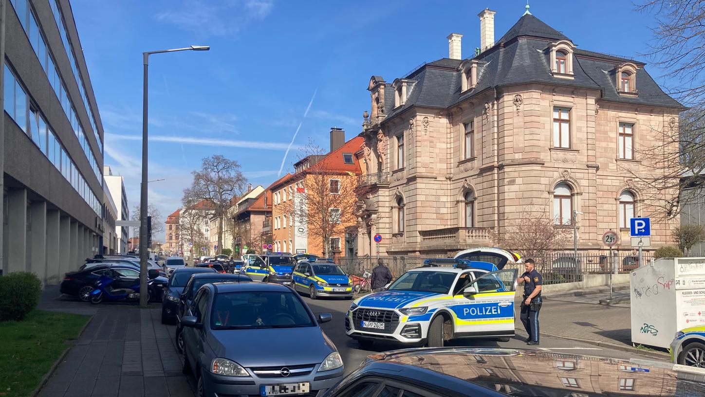 Großeinsatz in der Marienvorstadt: Die Polizei versammelte sich auch in der Blumenstraße in Nürnberg.