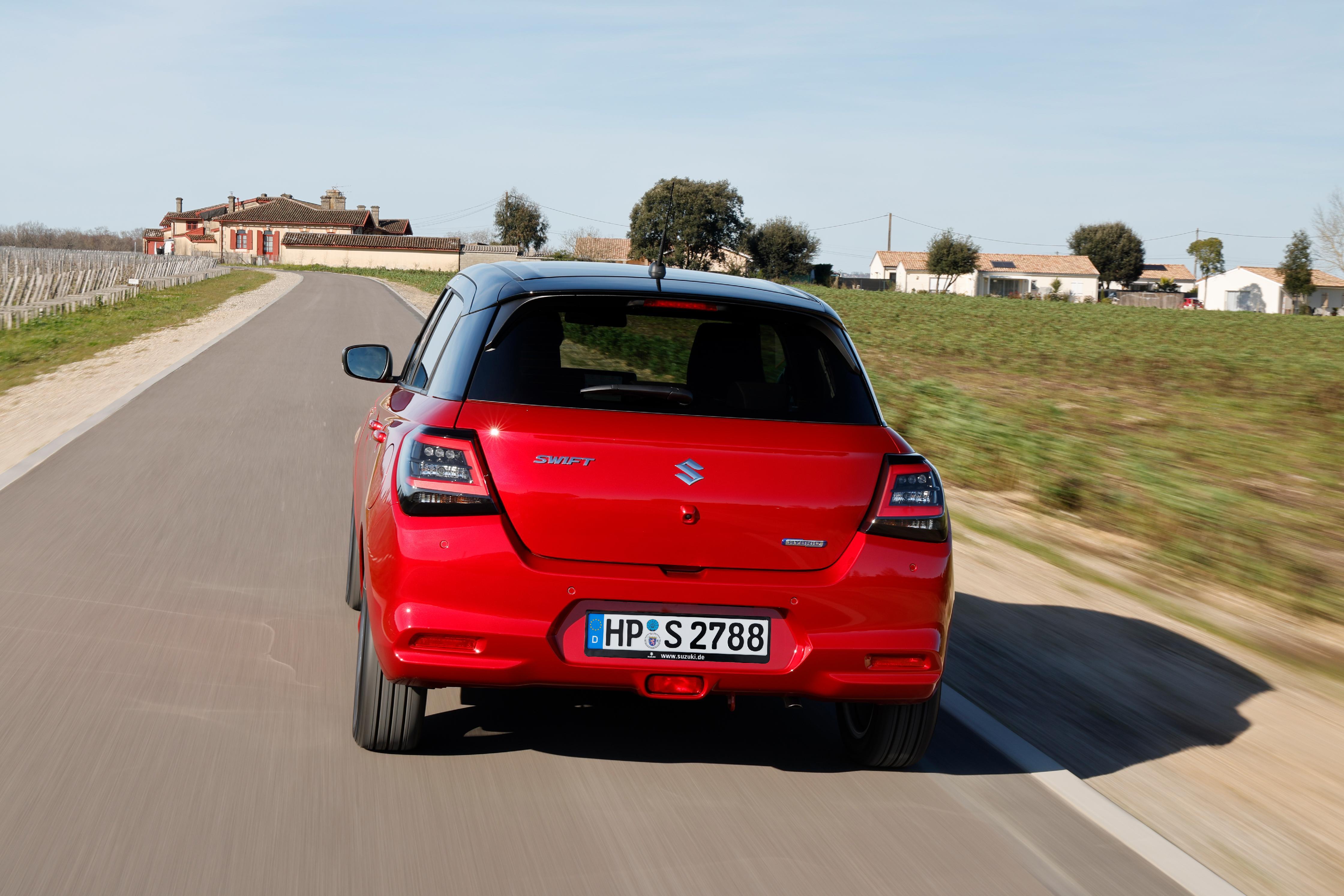 Der Swift wiegt keine Tonne, ist also ein echtes Leichtgewicht - vor allem im Vergleich zu den schwer batteriebeladenen Elektroautos.
