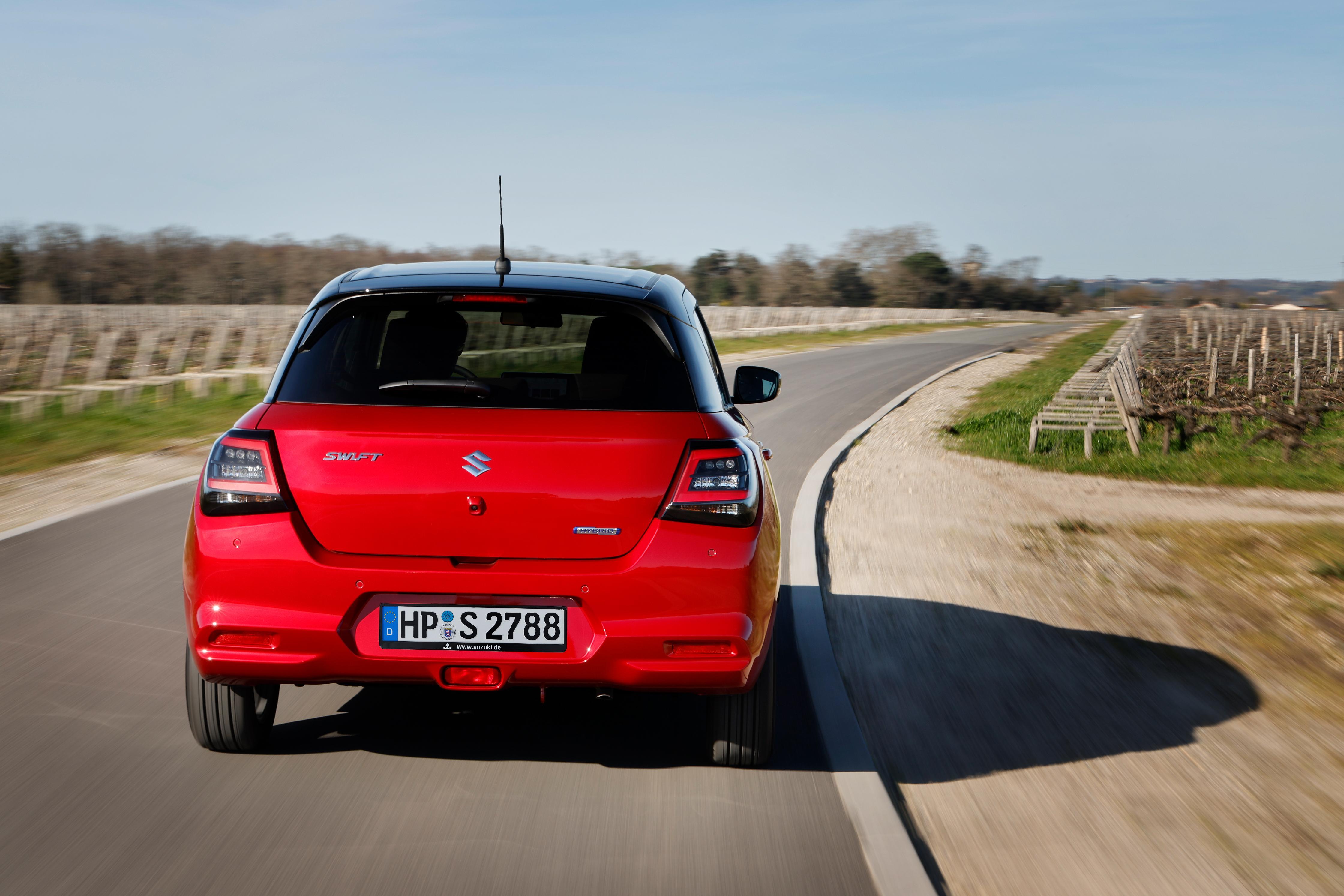 Die Höchstgeschwindigkeit liegt bei 165 km/h (5-Gang-Schaltung) bzw. 170 km/h (CVT), der Allrad-Swift rennt bis zu 169 km/h schnell.