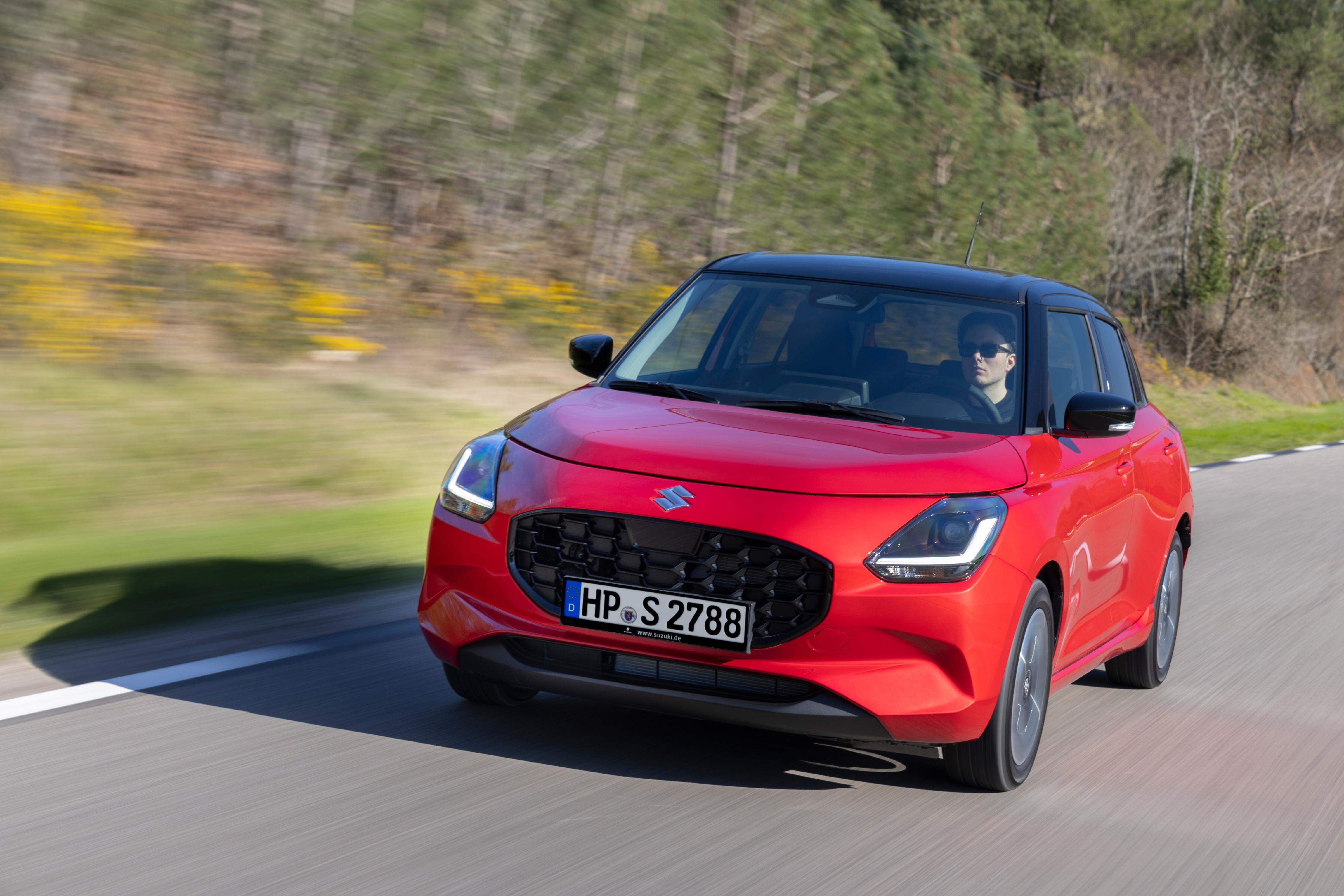 Der Sprint von 0 auf 100 km/h erfolgt in 12,4/11,9 Sekunden, beim 4WD-Modell sind es 13,6 Sekunden.