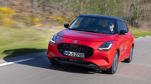 Der Sprint von 0 auf 100 km/h erfolgt in 12,4/11,9 Sekunden, beim 4WD-Modell sind es 13,6 Sekunden.