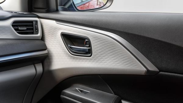 Eine hartplastikfreie Zone ist der Innenraum nicht, ramschig sieht er aber keineswegs aus.