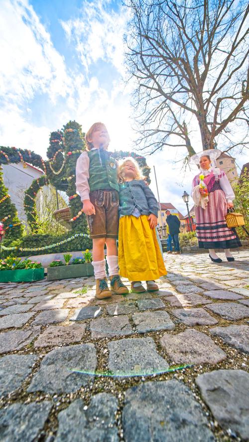 Die Eröffnung des Gunzenhäuser Osterbrunnens fand am Samstag vor der Kar-Woche und nicht wie in Jahren zuvor erst zum Osterfest statt. 