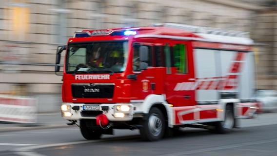 Campingplatzbrand in Franken: Flammen zerstörten mehrere Wohneinheiten