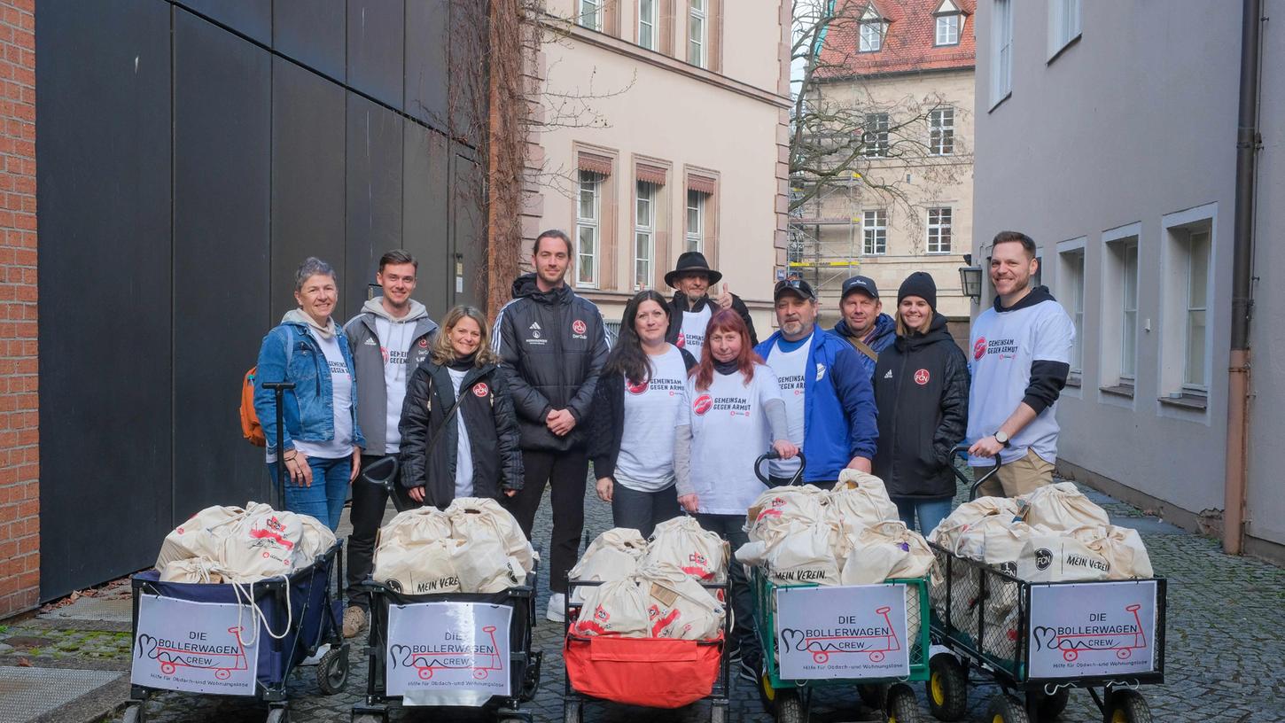 Jeden zweiten Donnerstag im Monat geht die Bollerwagen-Crew Lauf-Nürnberg auf Tour, um Spenden an Obdachlose in Nürnberg zu verteilen.
