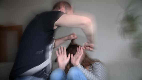 Amtsgericht Schwabach: Elfjähriger geht dazwischen, als Betrunkener seine Ex-Partnerin schlägt