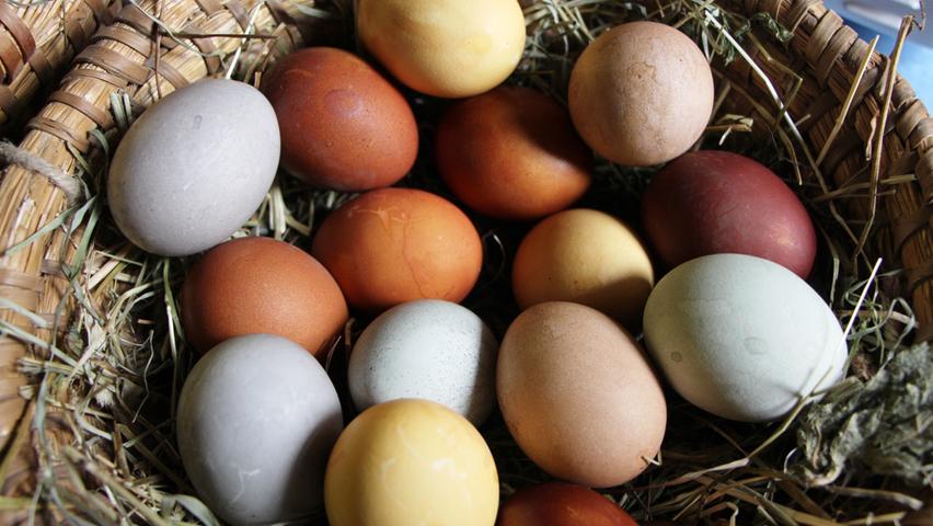 Mit Naturmaterialien können von Gründonnerstag bis Karsamstag im Freilandmuseum Eier gefärbt werden.