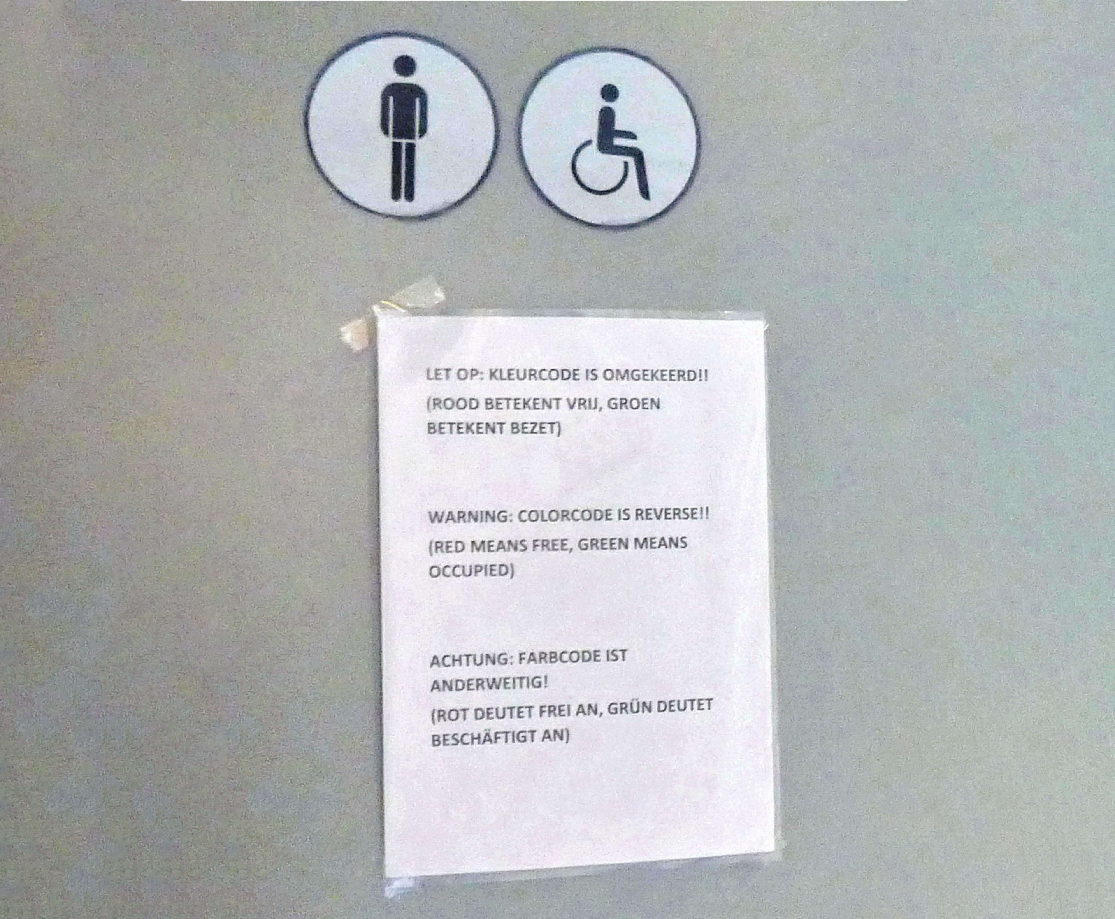 Gesehen von Margit Hame aus Dinkelsbühl an einer Toilettentür in Franeker in der Provinz Friesland in den Niederlanden.