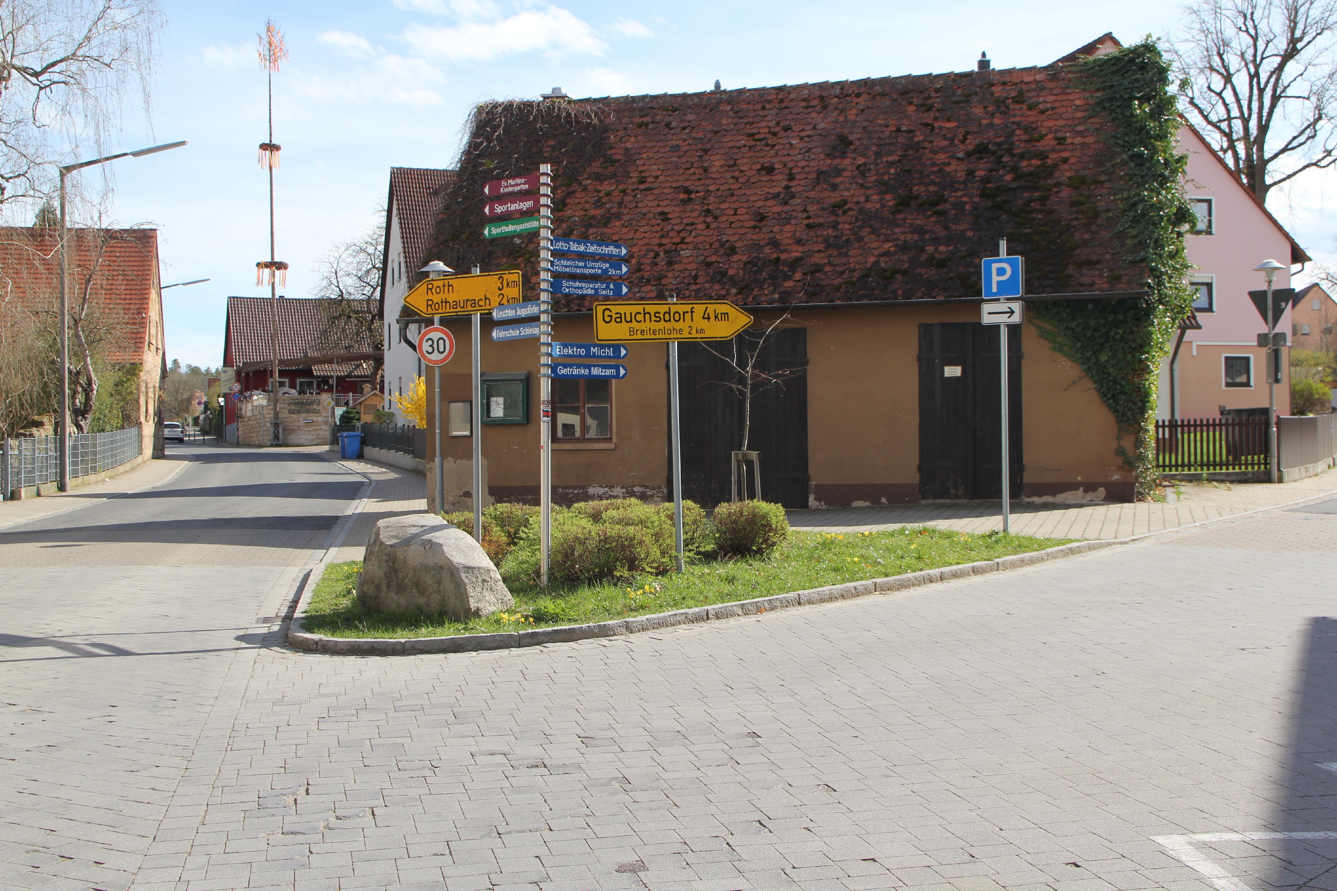 Hier nicht! Die Verkehrsinsel vor dem ehemaligen Mosthaus ist für Plakate Tabu.