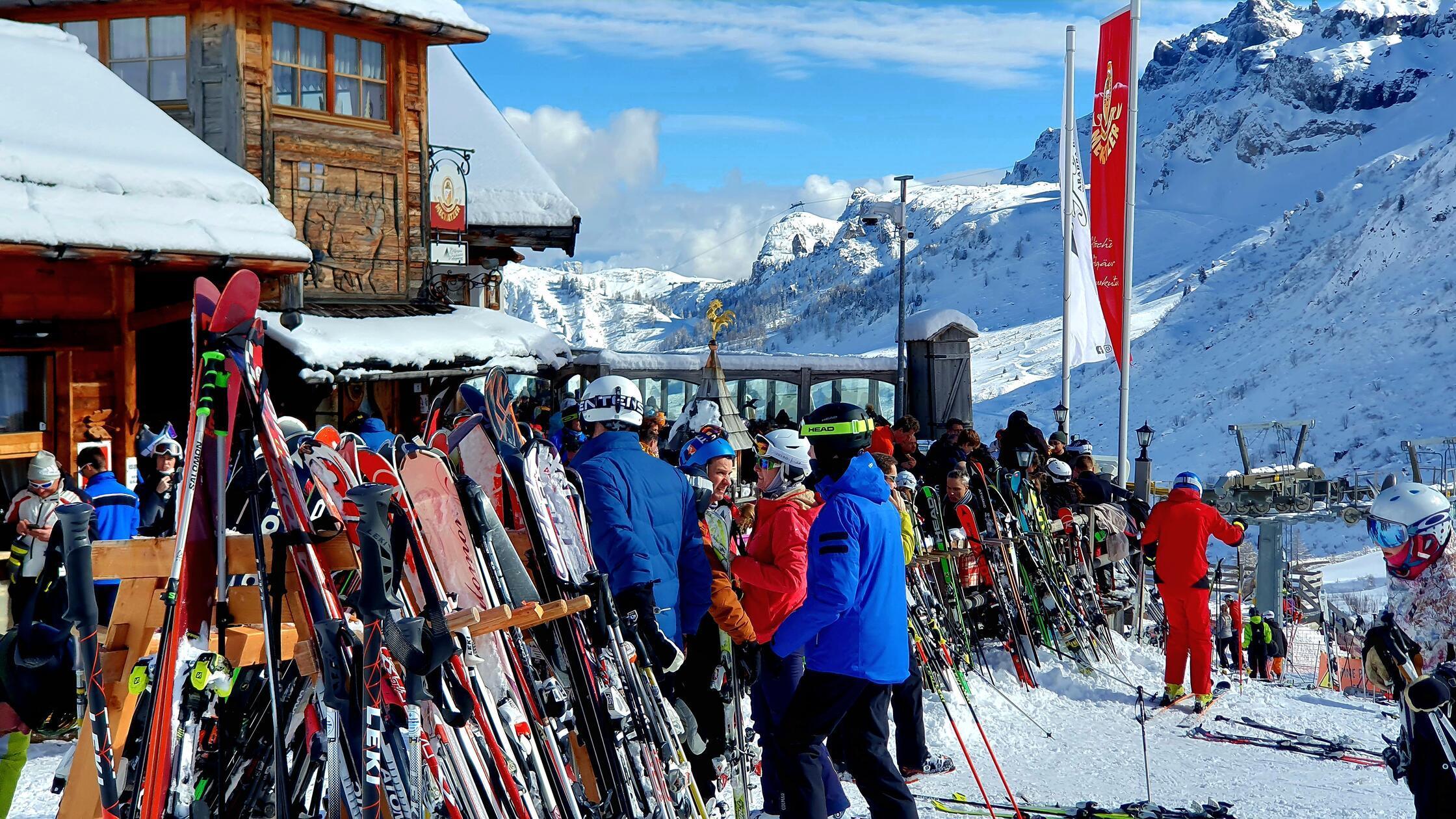 Voll ist´s in Südtirol auf der Seiseralm und im Grödnertal - und teuer auf den Hütten.