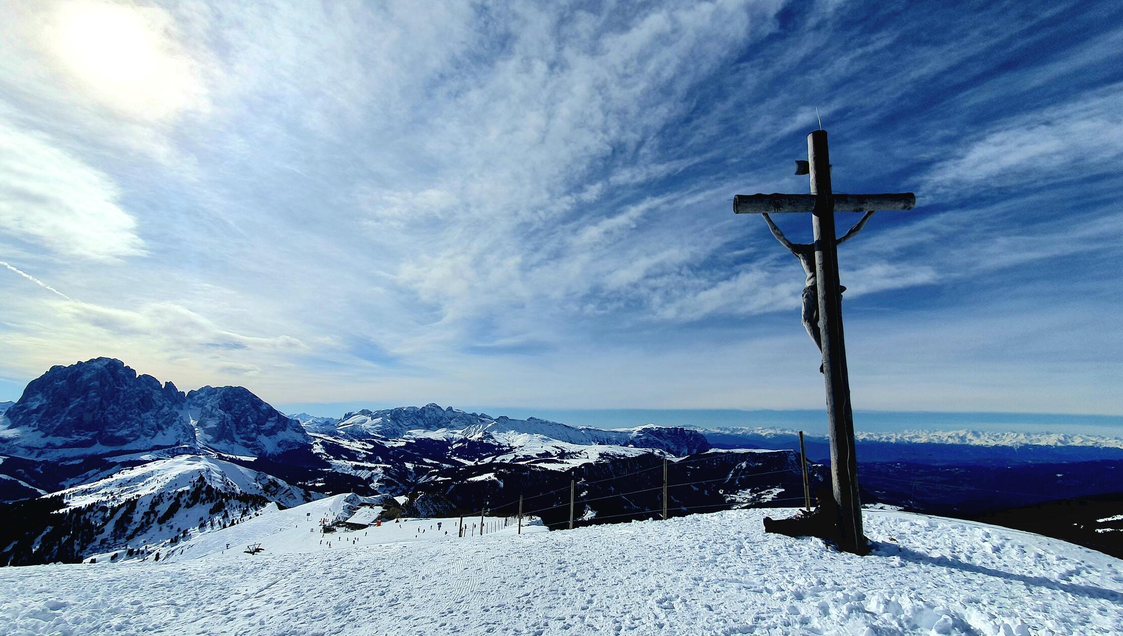Einer der vielen Gipfel der Gegend, an denen sogar Skifahrer vorbeikommen.