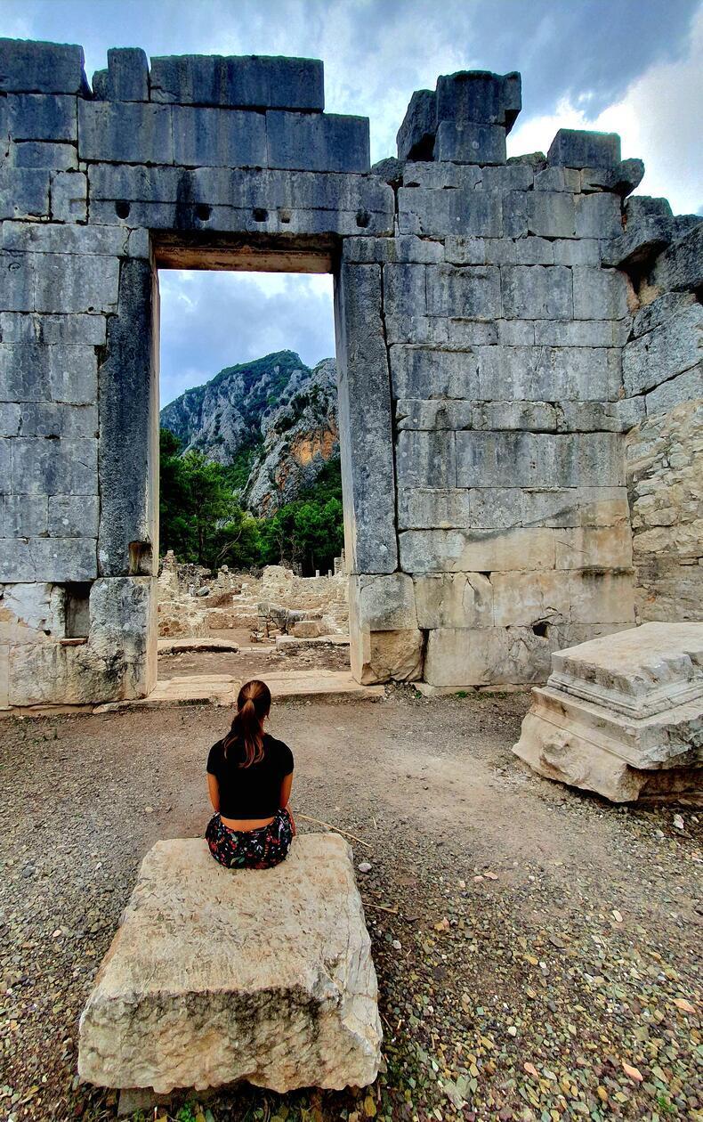 Es lohnt sich unbedingt, die antike Stadt Olympos zu besuchen - hier das fünf Meter hohe Steintor.