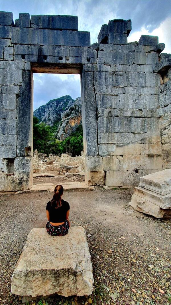 Es lohnt sich unbedingt, die antike Stadt Olympos zu besuchen - hier das fünf Meter hohe Steintor.