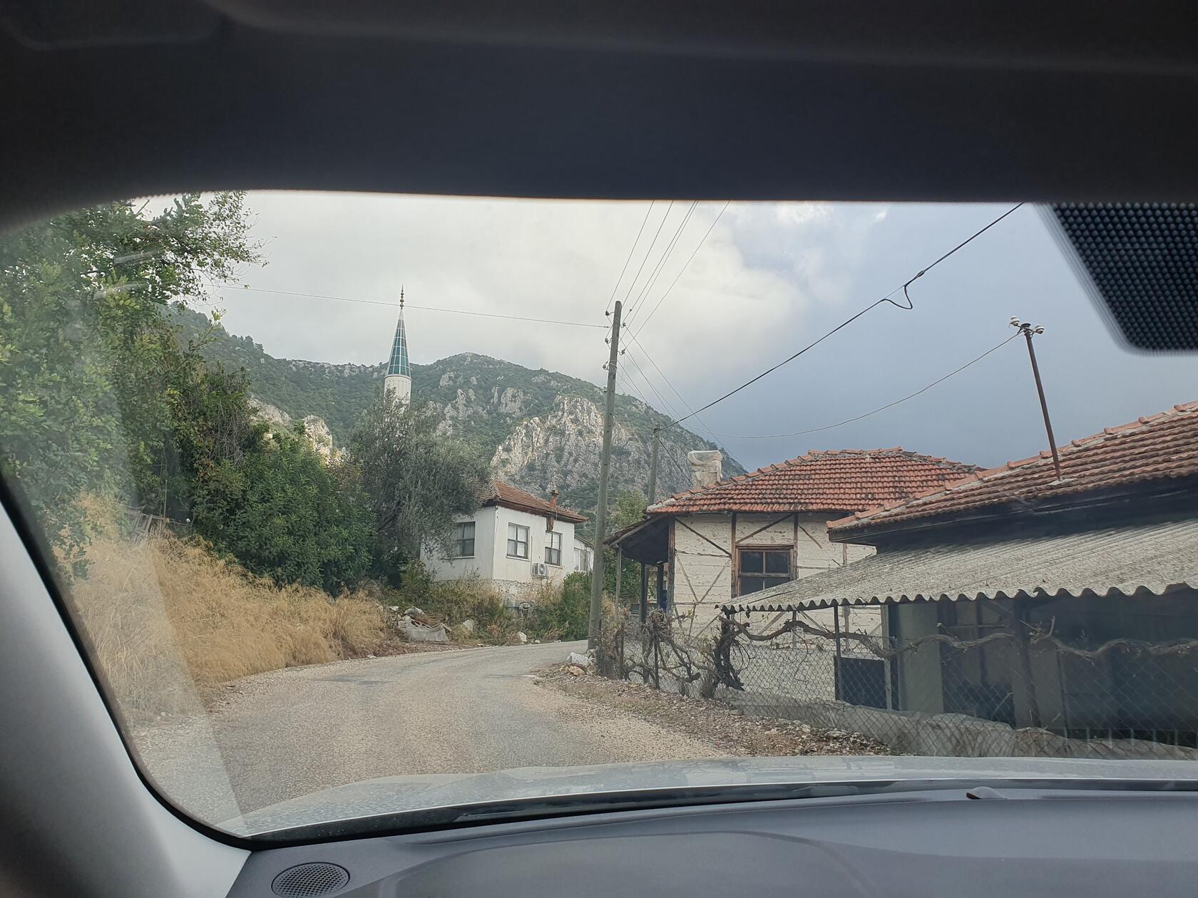 Rundfahrt durchs Hinterland des Olympos-Nationalparks - durch kleine Dörfer mit Moscheen.