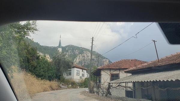 Rundfahrt durchs Hinterland des Olympos-Nationalparks - durch kleine Dörfer mit Moscheen.