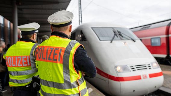 Niemand wollte aussteigen: Bundespolizei muss überfüllten Zug teilweise räumen