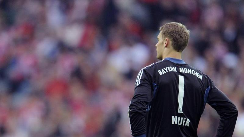 Nationaltorwart Manuel Neuer hat sich erneut am linken Zeh verletzt und wird dem FC Bayern München vorerst fehlen.