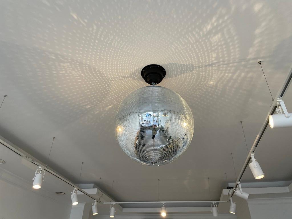 ... eine Diskokugel.