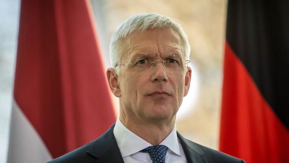 Lettlands Außenminister tritt wegen Flugaffäre zurück