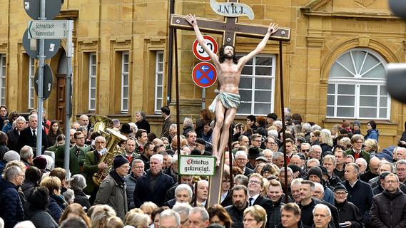 Prozession in Neunkirchen: Gedenken an das Leiden und Sterben Jesu Christi