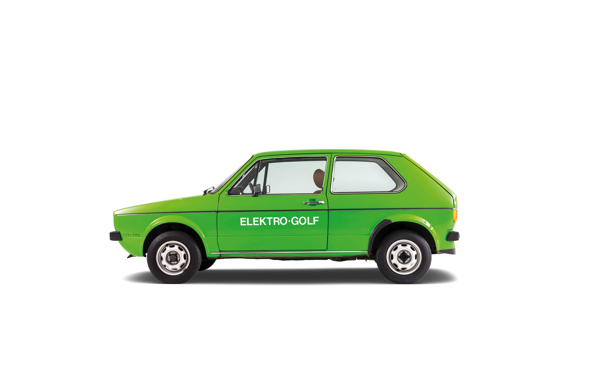 Schon zwei Jahre nach dem Golf-Debüt gab es eine elektrische Version. Die 1976 gebauten Versuchsfahrzeuge waren eine Reaktion auf die Ölkrise. Das Aufladen der Batterie dauerte zwölf Stunden.
