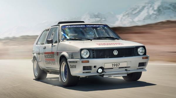 Beim legendären Pikes-Peak-Bergrennen im US-Bundesstaat Colorado setzte VW einen Golf mit zwei unabhängig voneinander arbeitenden Motoren ein, die gemeinsam 479 kW/652 PS leisteten.