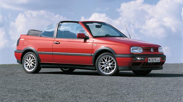 Auch die Cabrio-Geschichte führte der Golf III weiter - immer noch mit klassischem Überrollbügel.