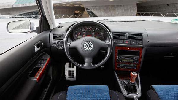 Bei den höheren Ausstattungsvarianten zeigte das Cockpit schon ein Nobel-Ambiente.