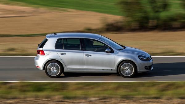 Zu den Assistenzsystemen gehörte eine adaptive Fahrwerksregelung.