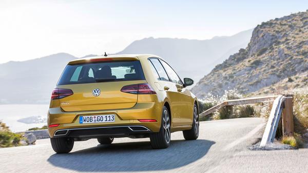 Zu den neuen Assistenzsystemen zählten eine automatische Distanzregelung und das Umfeldbeobachtungssystem "Front Assist".