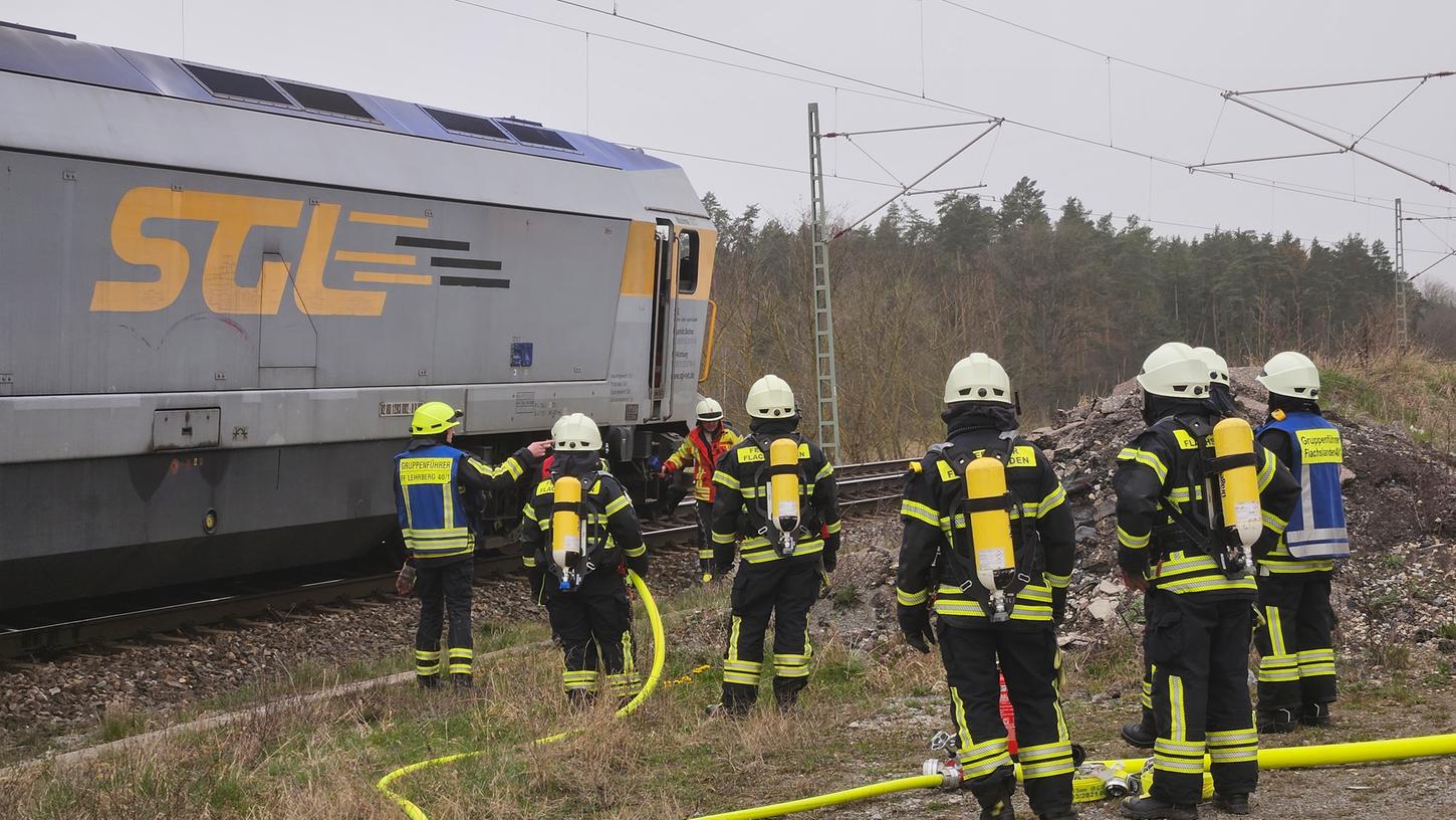 Am Samstag (30.03.2024) kam es in Rosenbach (Flachslanden) zu einem Brand im zweiten Motorraum einer Diesel Lokomotive.