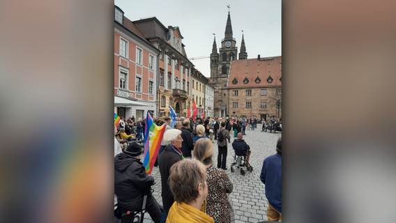 Ostermarsch in Ansbach: 200 Menschen demonstrieren für den Frieden