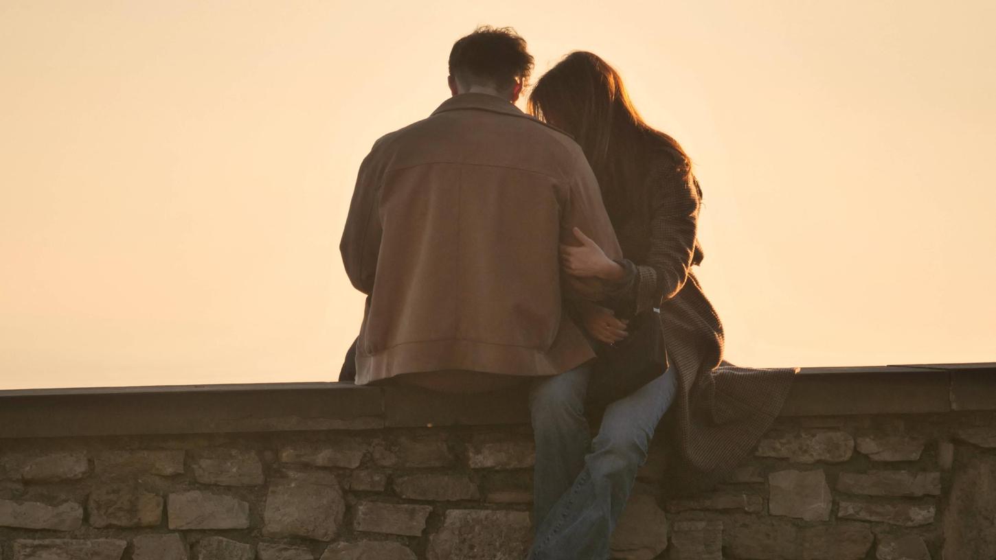Wie kann man eine gute Beziehung führen? Gary Chapman antwortet darauf mit den "Fünf Sprachen der Liebe".