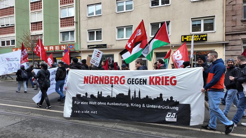 Auch die Sozialistische Deutsche Arbeiterjugend (SDAJ) demonstrierte in der Innenstadt.      