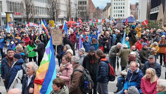 Ostermärsche in Nürnberg - Hunderte demonstrieren für den Frieden
