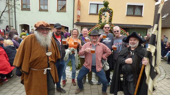 Viele Gäste bei den Osterbrunnenfesten in Waischenfeld mit Musik und reichlich Freibier