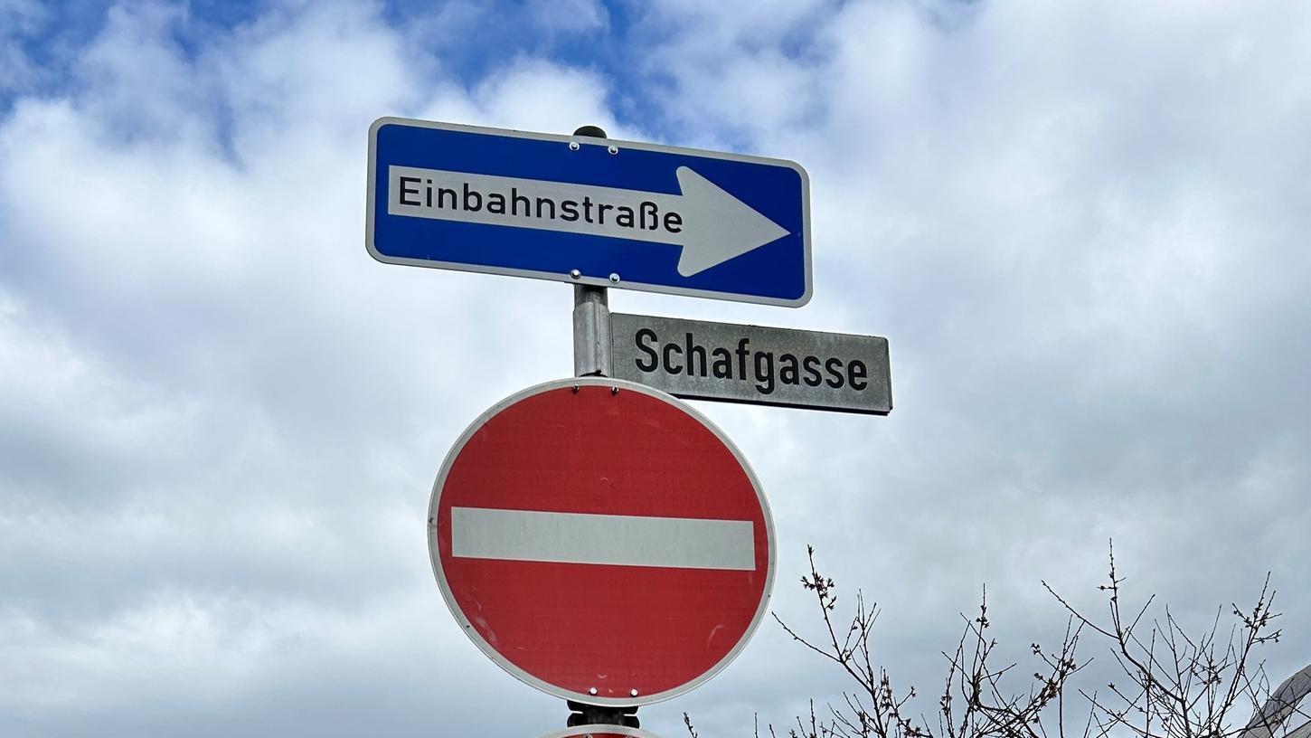 Die Schafgasse ist eine von vier Einbahnstraßen in Adelsdorf, die zukünftig von Radfahrern in beide Richtungen befahren werden darf.   