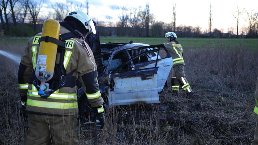 Die Feuerwehr Illesheim war schnell zur Stelle. Die Feuerwehr Illesheim war schnell zur Stelle.