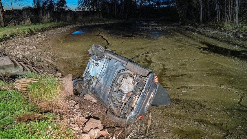 Glücklicherweise war noch kein Wasser im Weiher.