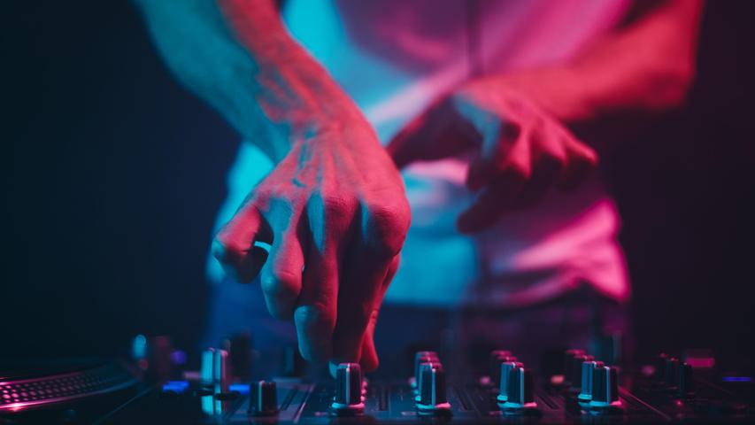 Die Kulturfabrik Roth schmeißt eine weitere Techno Party. Unter dem Namen "Out of Space" wird am Samstag ab 21 Uhr zu elektronischen Beats getanzt. 