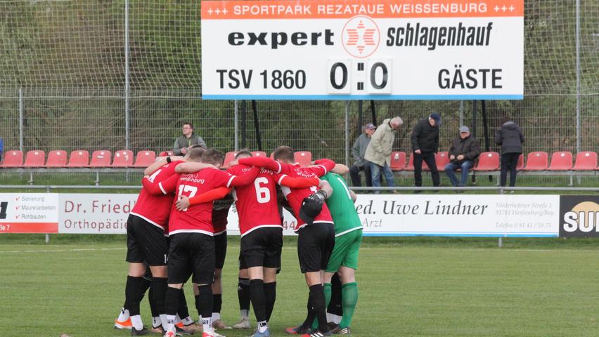 Vor dem Match schworen sich die TSV-1860-Jungs auf das Match ein, . . .