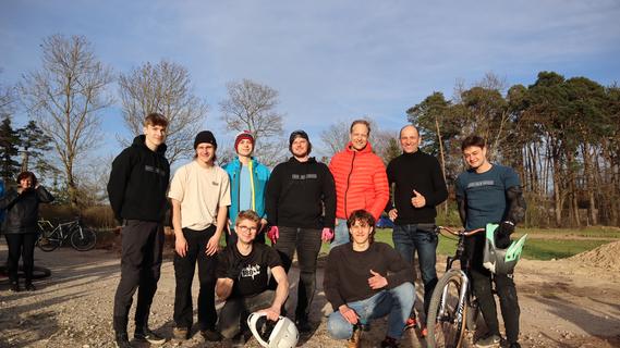 Neue Dirtbike-Strecke in Uttenreuth: Tricksprünge begeistern Biker jeden Alters