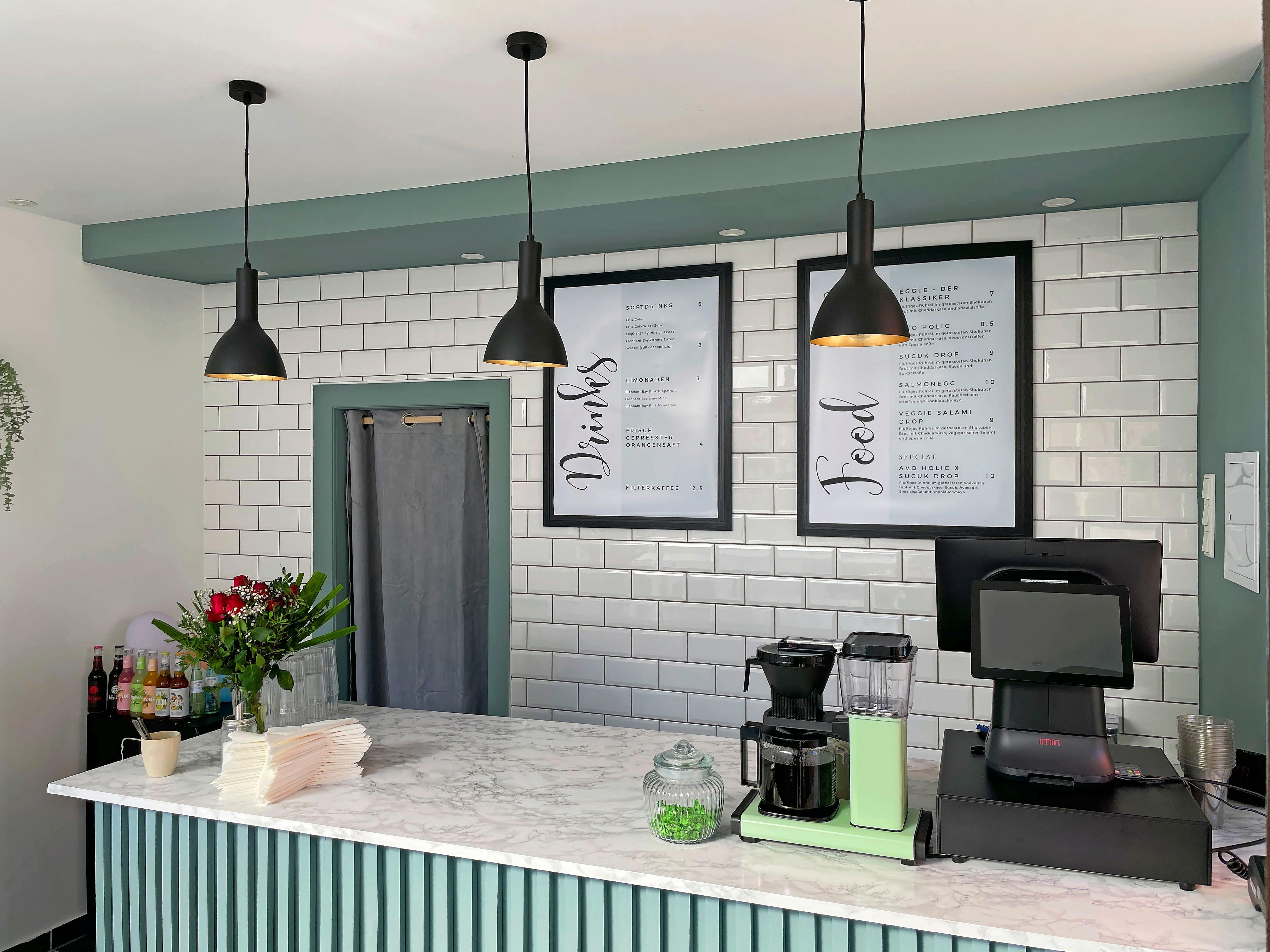 Die Einrichtung besticht durch Minimalismus.