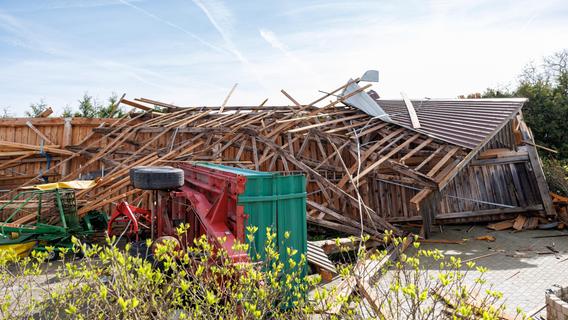 "Noch nie gesehen": Windhose zieht durch Berchinger Ortsteil - Zahlreiche Wohnhäuser beschädigt